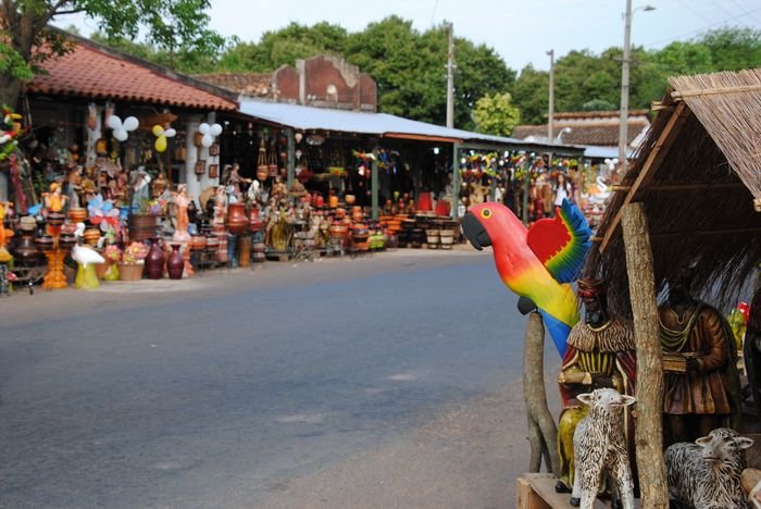 Artesanato cerâmico em Areguá; imagem de contexto cultural.