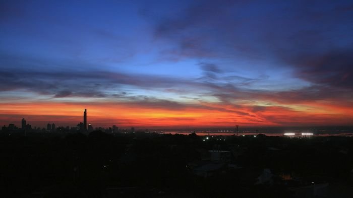 Panorama de Assunção ao entardecer.