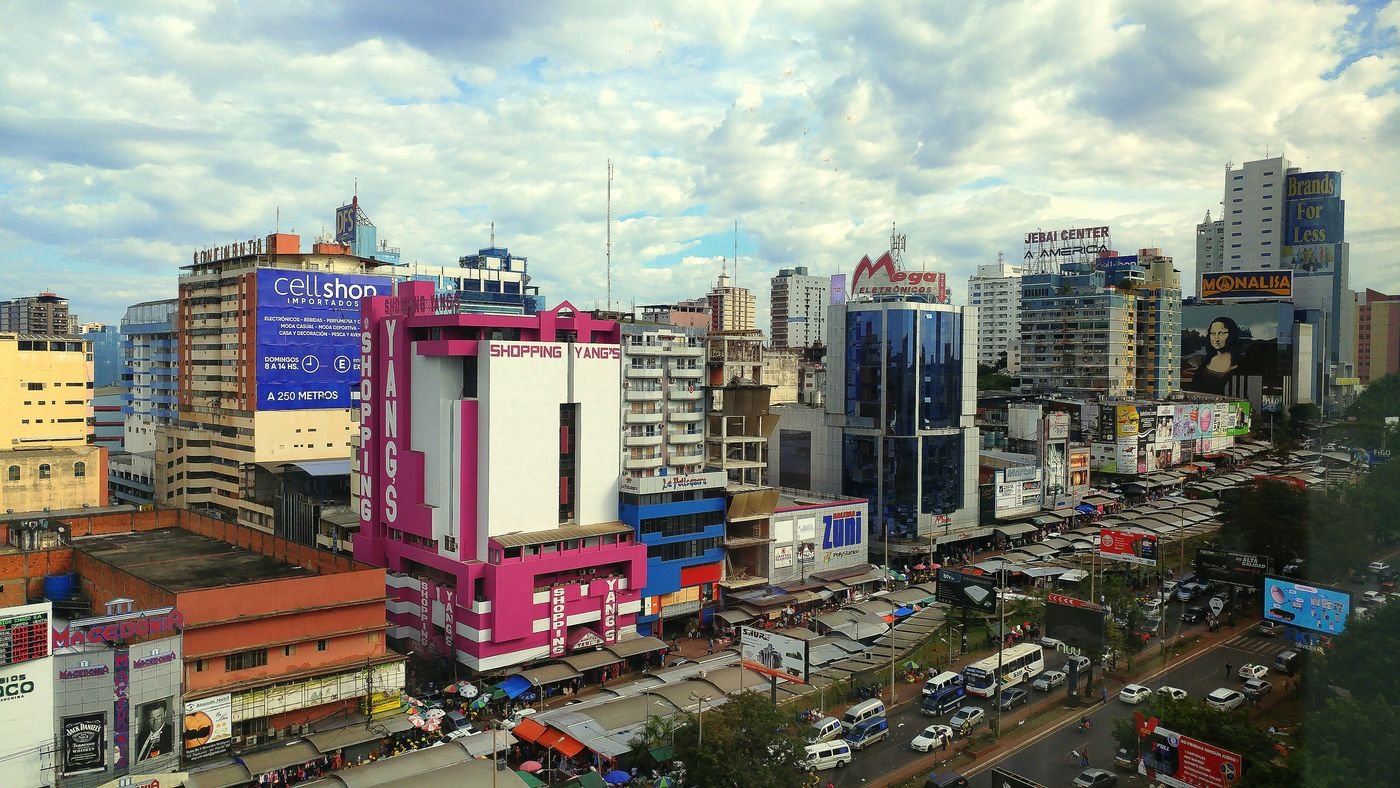 Vista do centro comercial de Ciudad del Este.