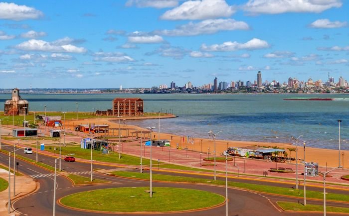 Costanera e região da Playa San José, em Encarnación.