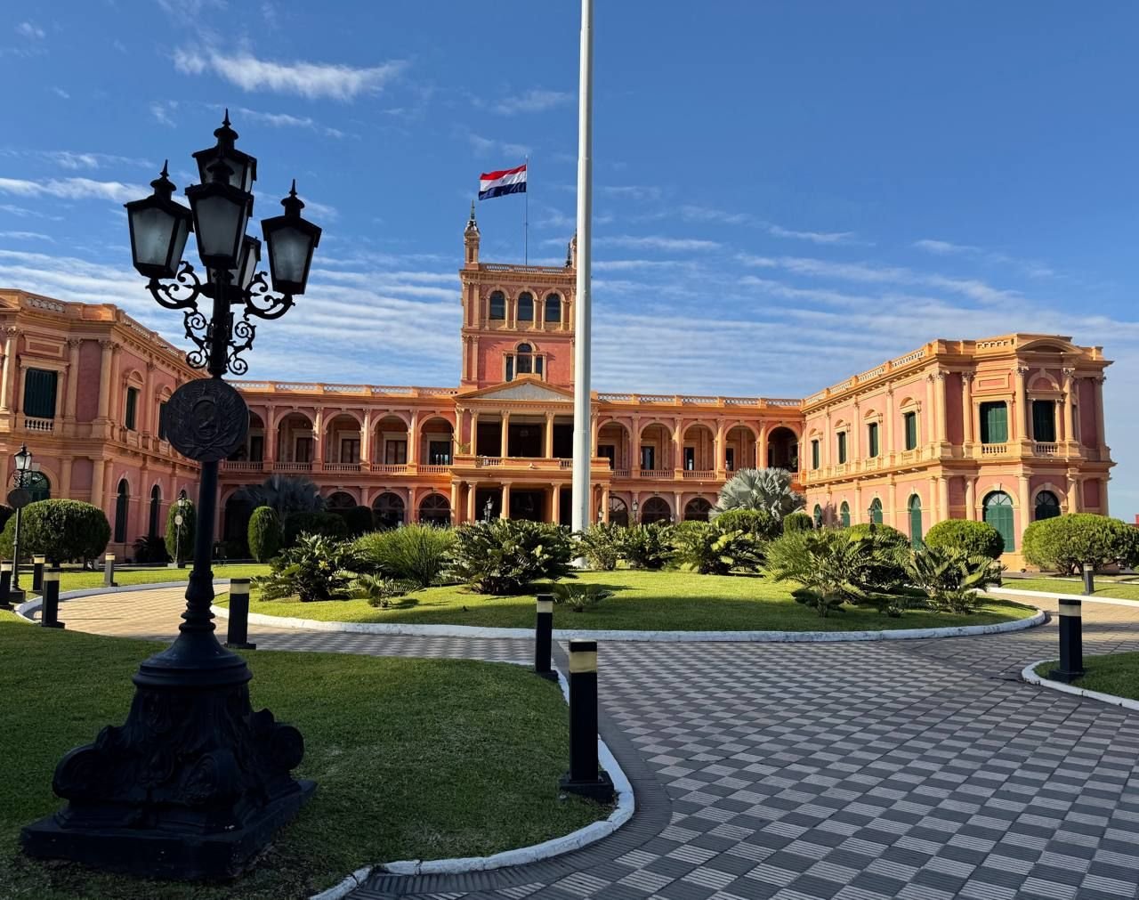 Palácio de López, em Assunção. Data declarada pelo autor: 14/09/2026.