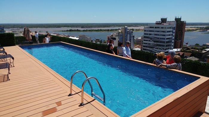 Piscina do Palmaroga Hotel, em Assunção; registro de 2019.