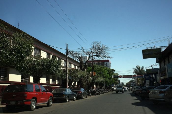 Rua no centro de Pedro Juan Caballero.