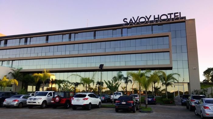 Fachada do Hotel Savoy em Encarnación; registro de 2016.