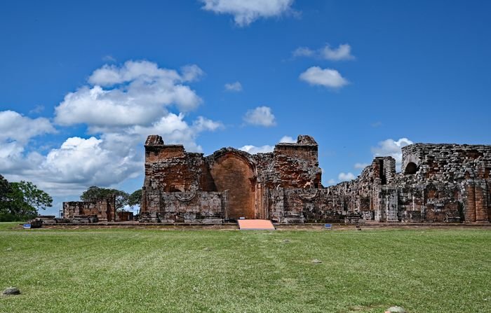 Ruínas da igreja da missão de La Santísima Trinidad de Paraná.