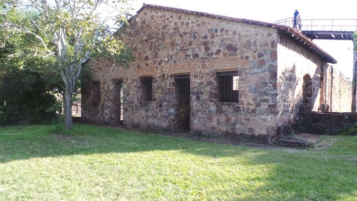 Ruínas da antiga fundição La Rosada, em Ybycuí.